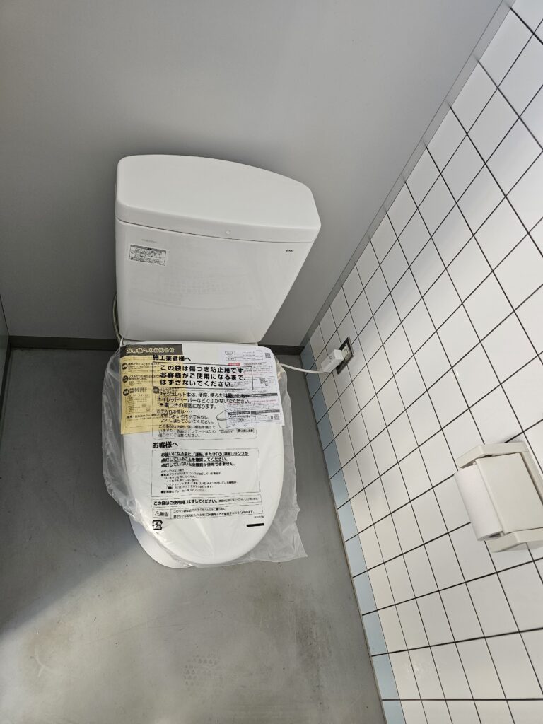 トイレ交換工事｜老朽化したトイレを快適・節水タイプへリニューアル